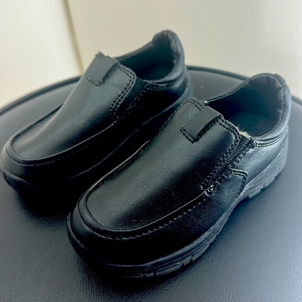 Madison Avenue Boys Black dress shoes size 7.5‎